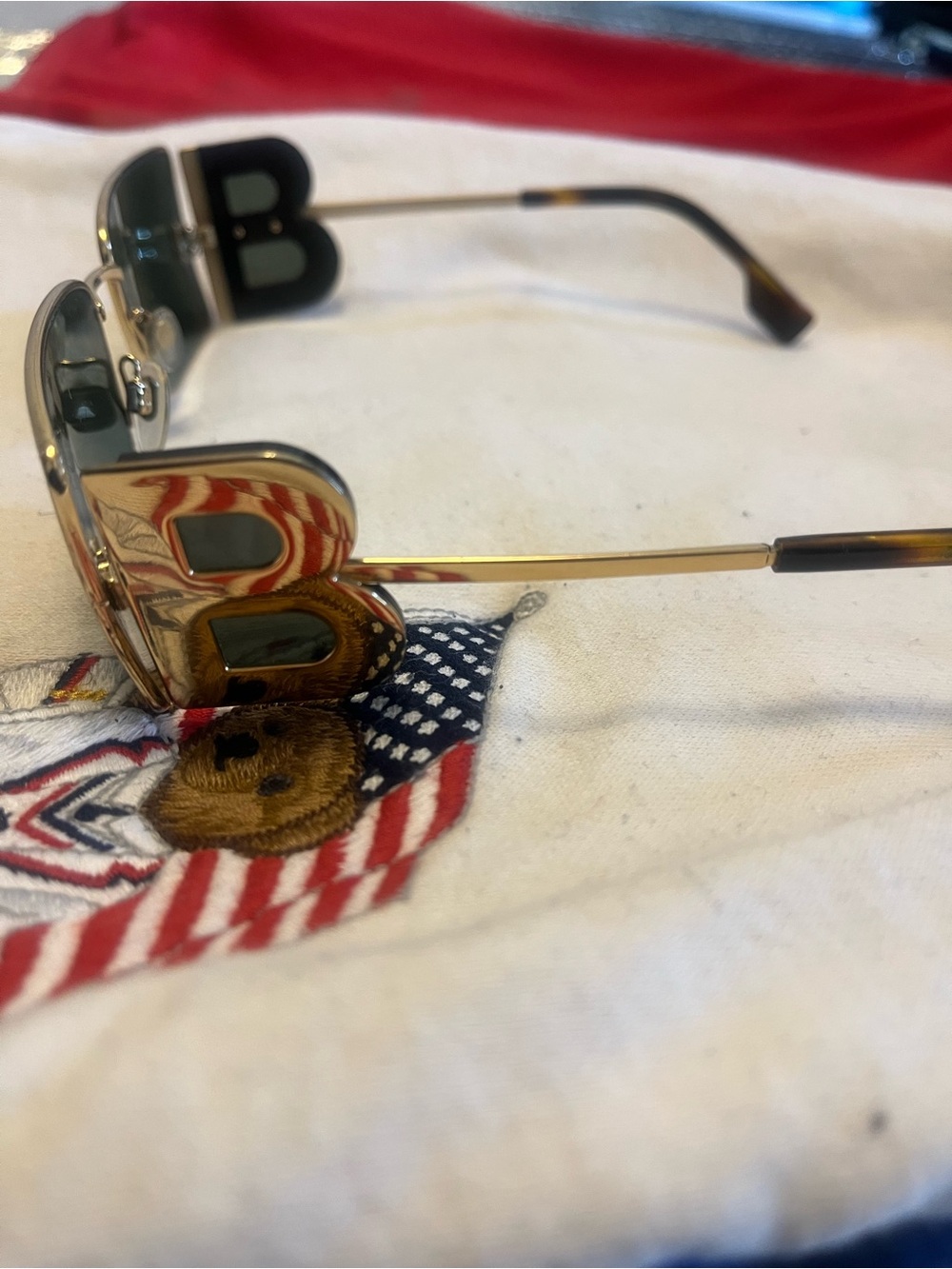 DESIGNER LIQUIDATION SALES, SNEAKERS, ACCESSORIES